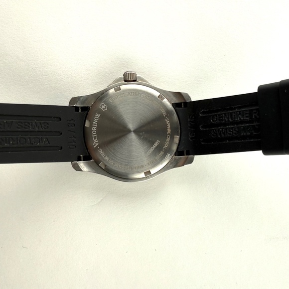 Victorinox Swiss Army Maverick Silver Dial SS Quartz Ladies Watch 241484 - Picture 5 of 9